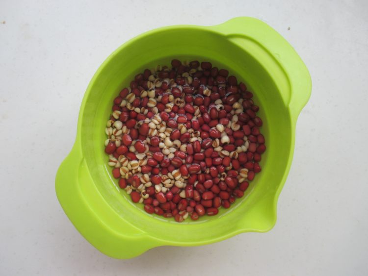 红豆薏米山药汤步骤1