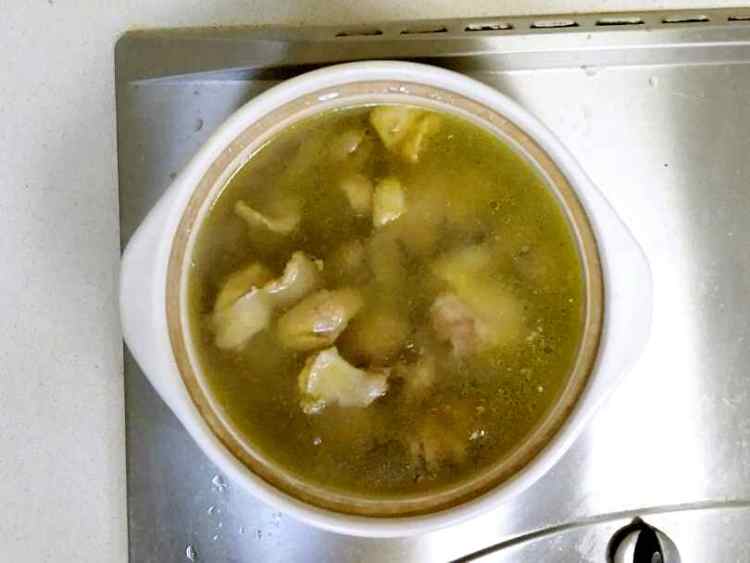 灵芝红枣老鸡汤步骤2