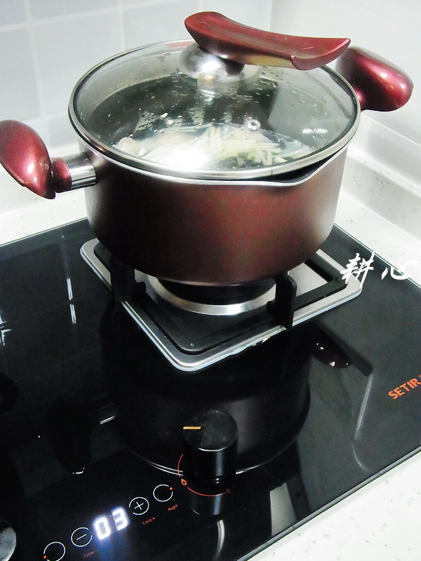 茭白木耳鱼饺汤步骤6