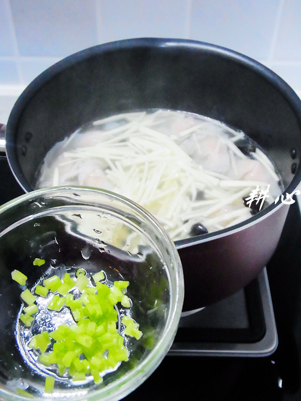 茭白木耳鱼饺汤步骤9
