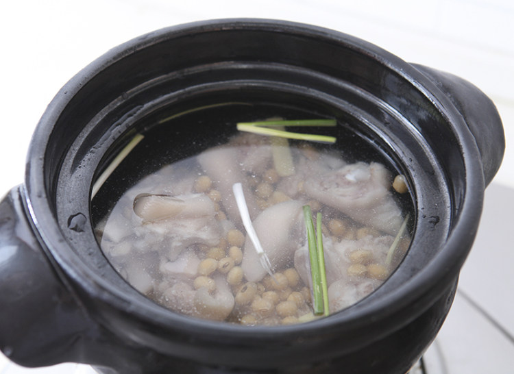 黄豆猪脚汤步骤3