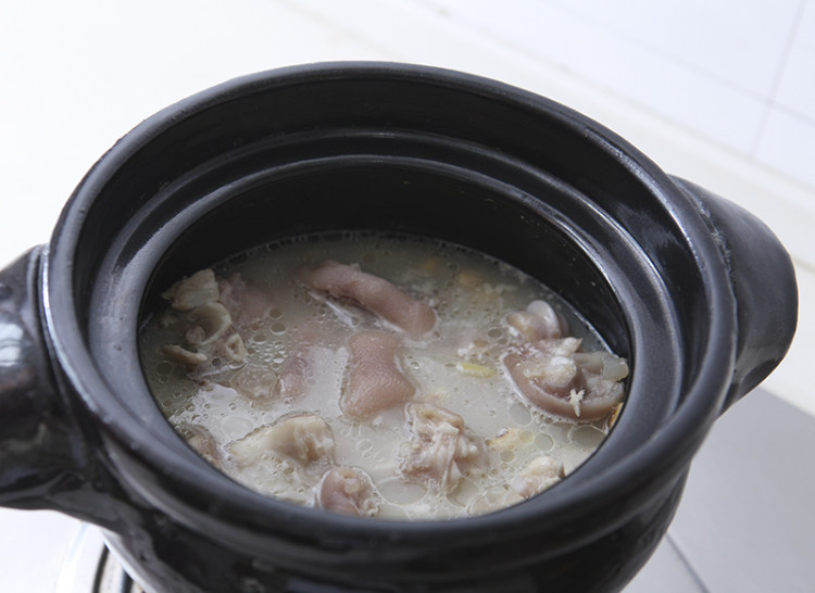 黄豆猪脚汤步骤5