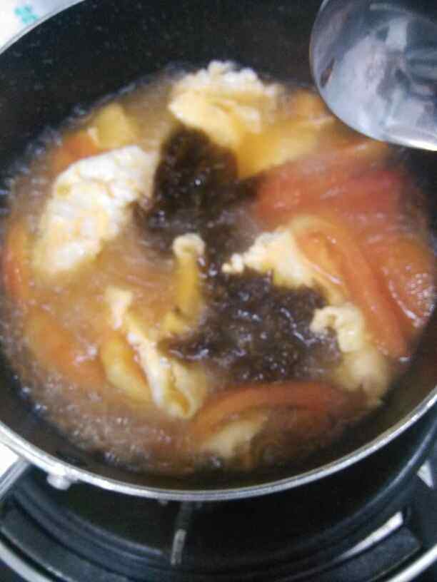 番茄紫菜鸡蛋汤步骤5