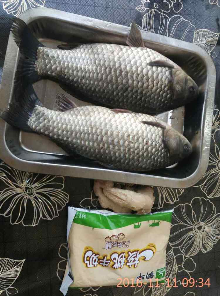 鲫鱼汤步骤1