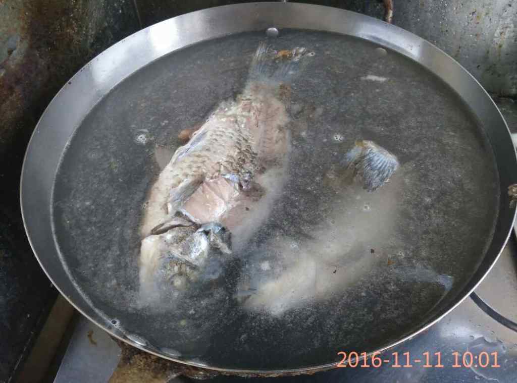 鲫鱼汤步骤5