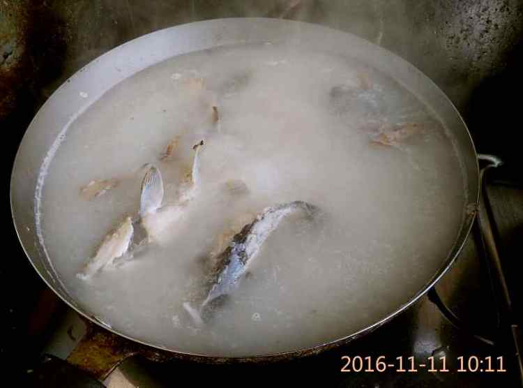 鲫鱼汤步骤6