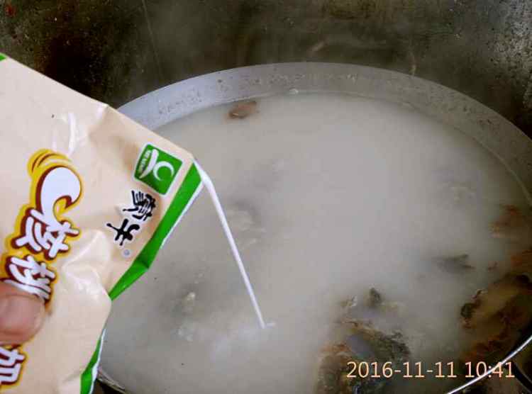 鲫鱼汤步骤7