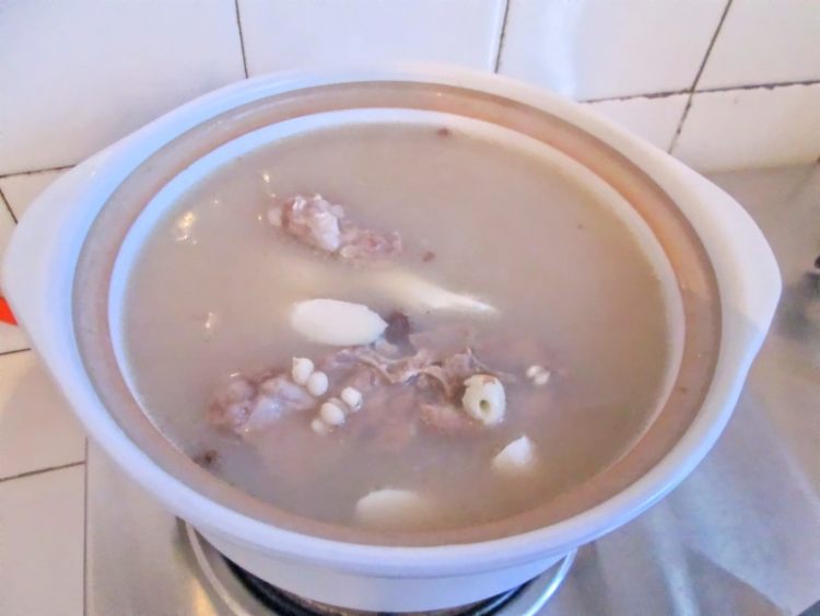 山药莲子猪骨汤步骤10