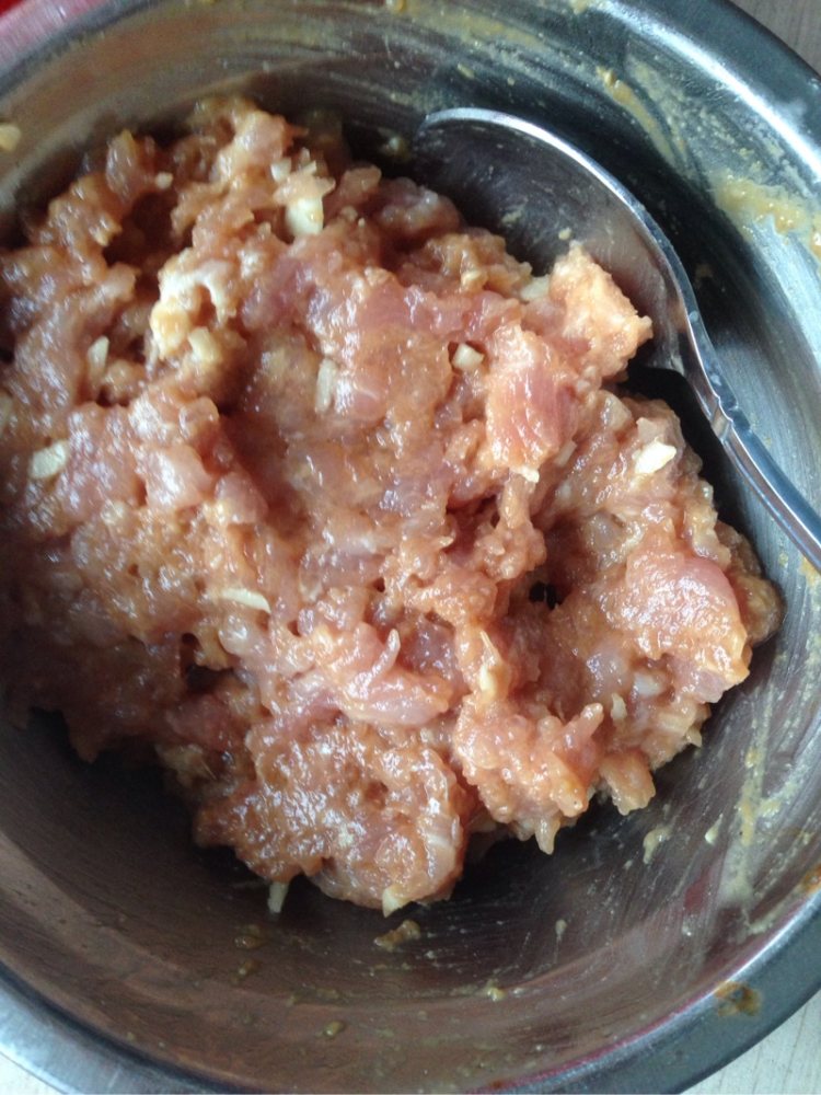 肉丸菠菜汤步骤2