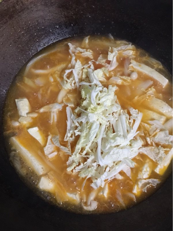 西红柿白菜豆腐汤步骤11