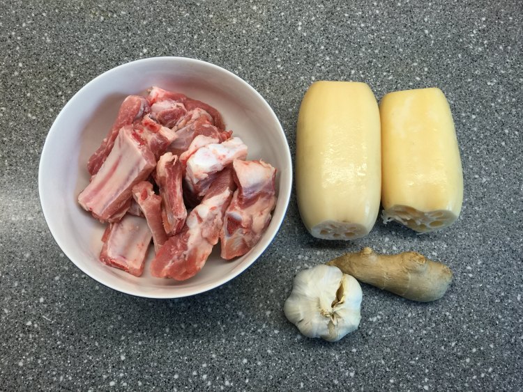 排骨莲藕汤步骤1