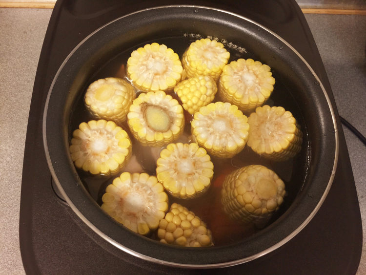 豚骨玉米汤步骤5