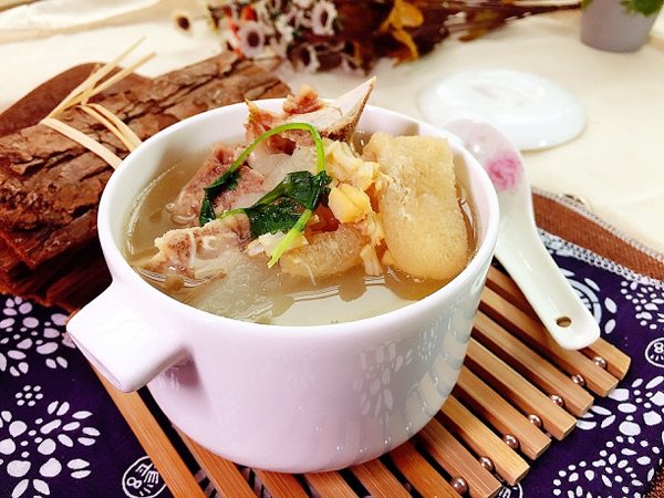 冬瓜干贝竹荪骨汤步骤7