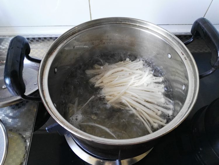 韩国辣牛肉汤步骤2