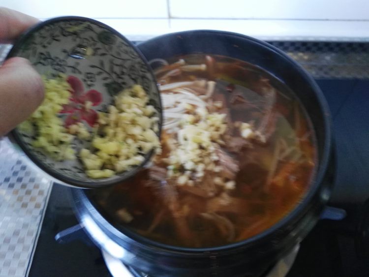 韩国辣牛肉汤步骤10