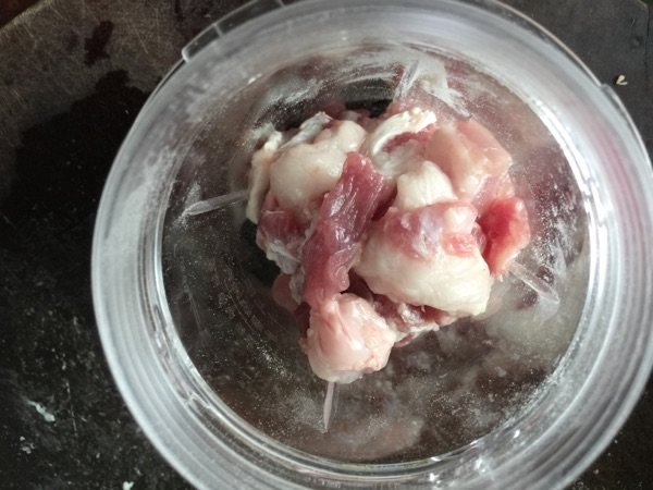 肉酱鱼胶炖汤步骤3