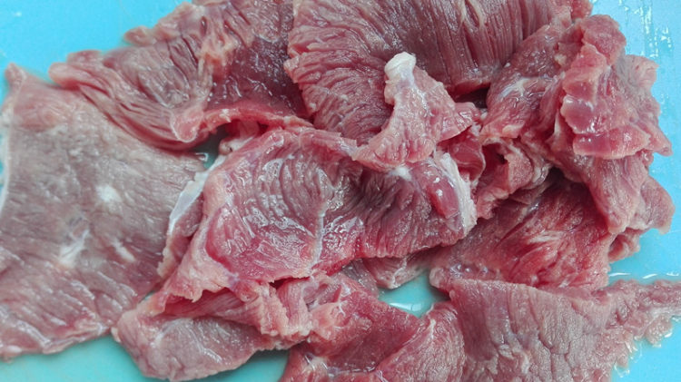 牛肉蔬菜汤步骤1