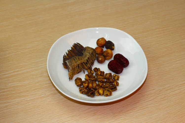 膨鱼鳃石斛益生汤-为步骤5