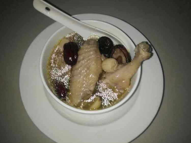 薏仁洋参土鸡汤步骤5