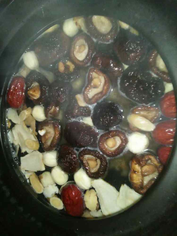 薏仁洋参土鸡汤步骤3