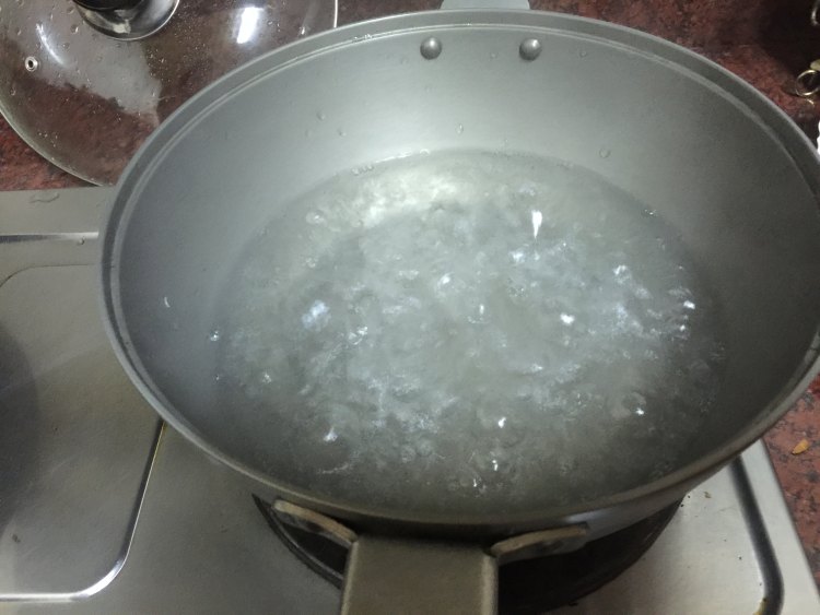 酸菜旗鱼汤步骤3