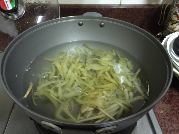 酸菜旗鱼汤步骤4