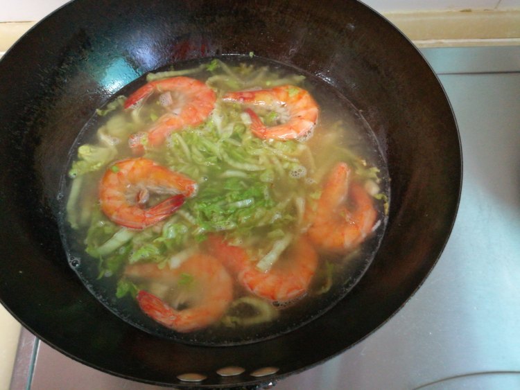 白菜海鲜汤步骤6