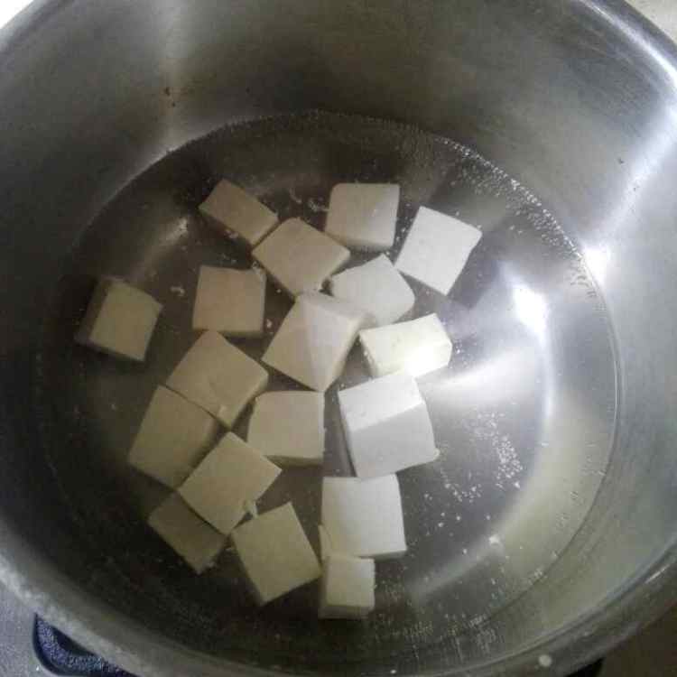 鲈鱼骨豆腐汤步骤3
