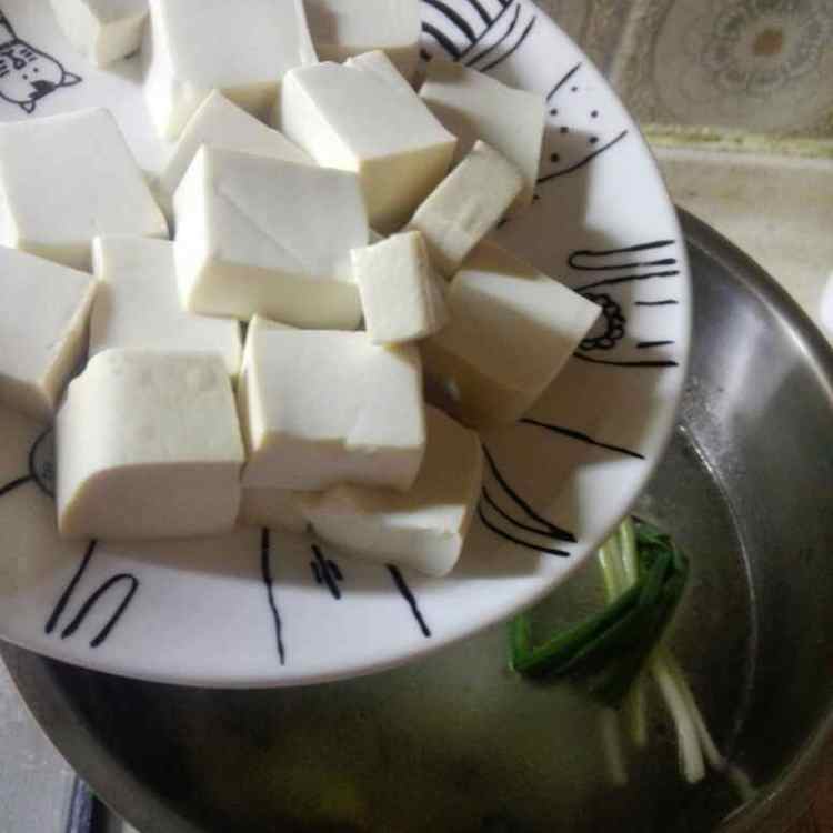 鲈鱼骨豆腐汤步骤6