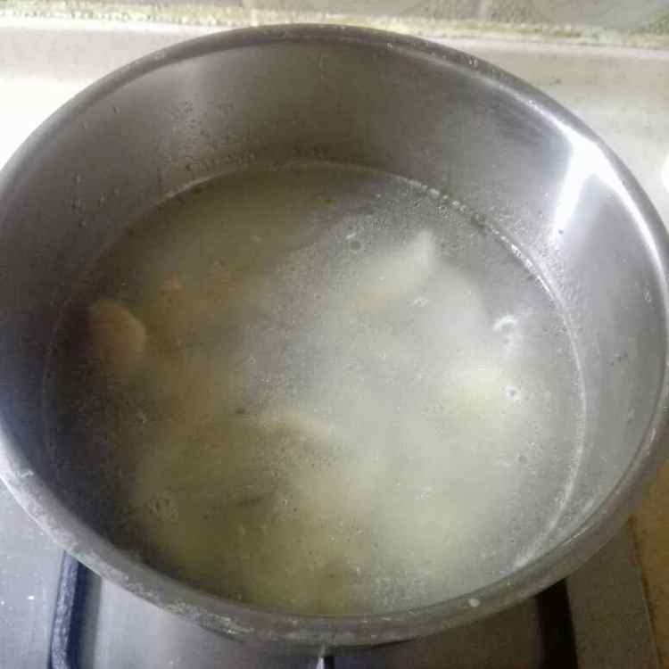 鲈鱼骨豆腐汤步骤4