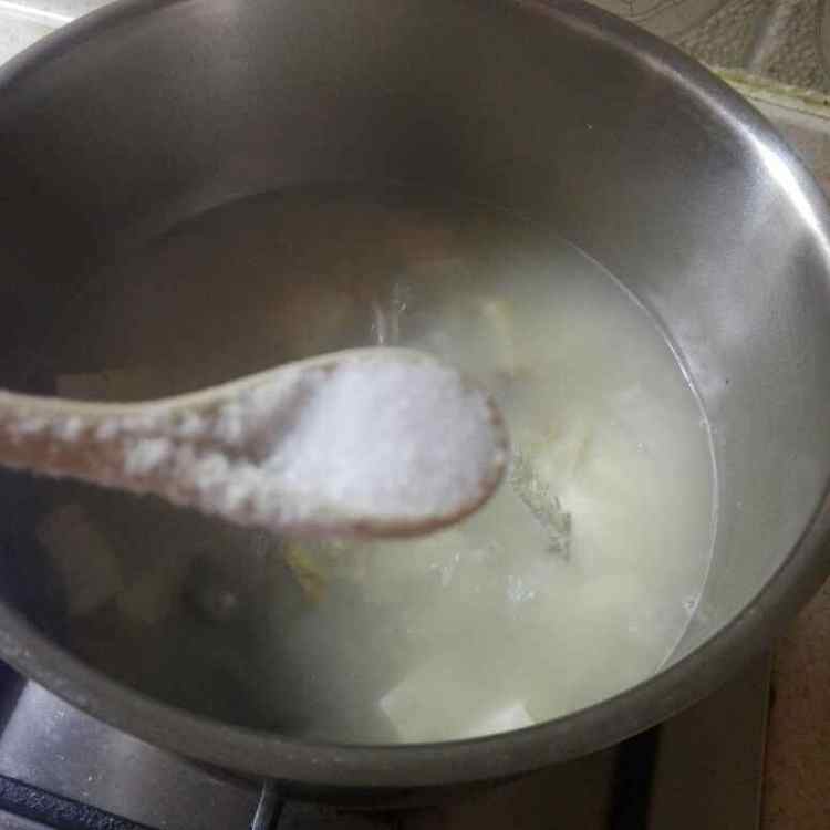 鲈鱼骨豆腐汤步骤9