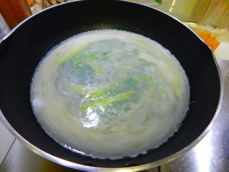 西兰花蘑菇奶汤步骤8