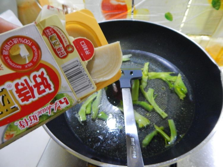 西兰花蘑菇奶汤步骤7