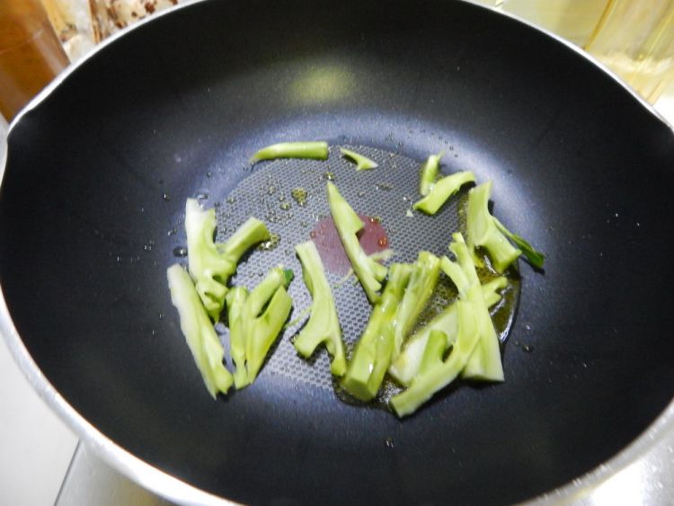 西兰花蘑菇奶汤步骤5