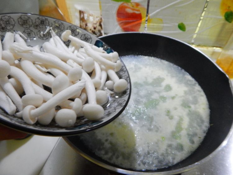 西兰花蘑菇奶汤步骤9