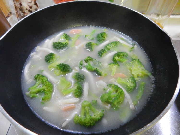 西兰花蘑菇奶汤步骤16