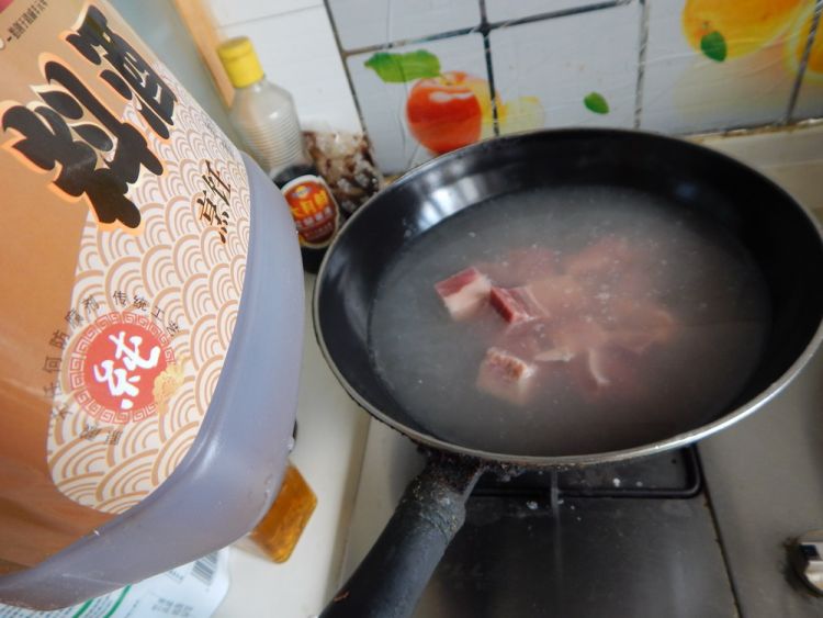 白萝卜炖牛肉步骤2