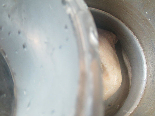 平菇青菜鸡腿汤步骤2