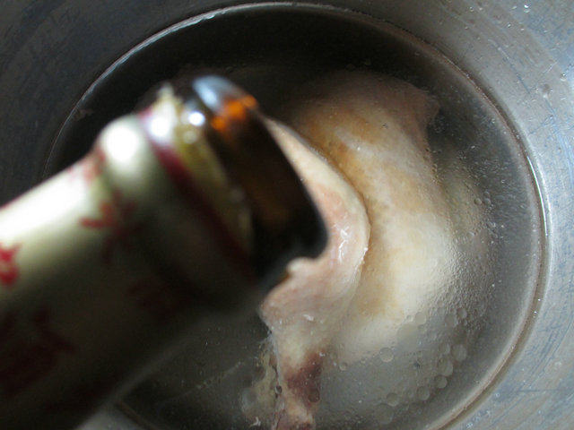 平菇青菜鸡腿汤步骤3