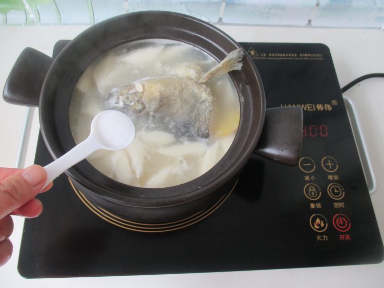 鱼头炖山药步骤11