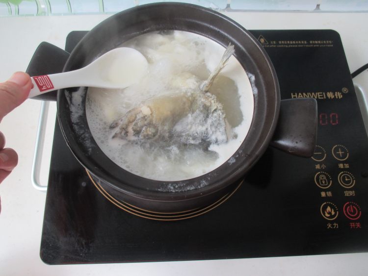 鱼头炖山药步骤10