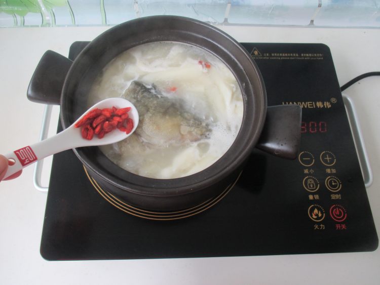 鱼头炖山药步骤12