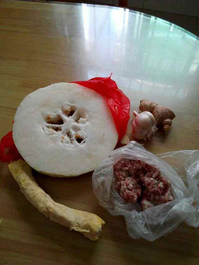 冬瓜蛋卷肉丸子汤步骤1