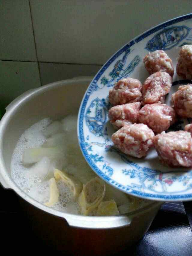 冬瓜蛋卷肉丸子汤步骤6