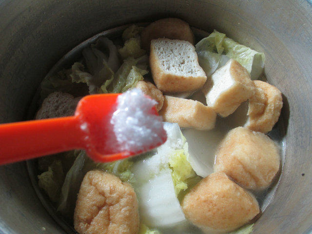 油豆腐白菜肉骨汤步骤8