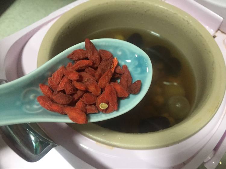 桂圆红枣莲子糖水步骤7