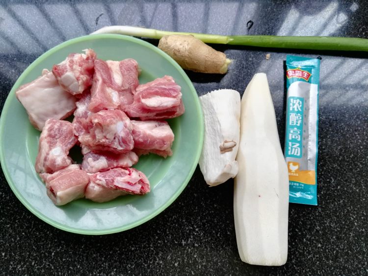 瓦罐排骨煨萝卜步骤1