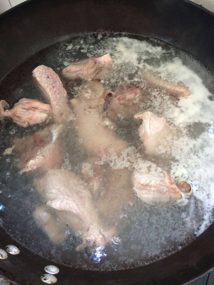 蛤蜊冬瓜排骨汤步骤2