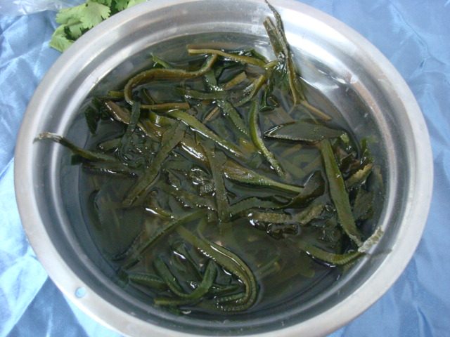 黄豆海带排骨汤步骤1
