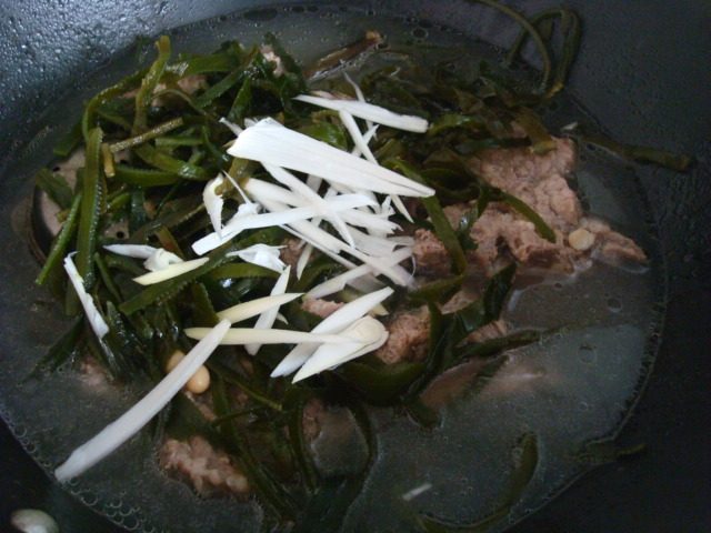 黄豆海带排骨汤步骤7